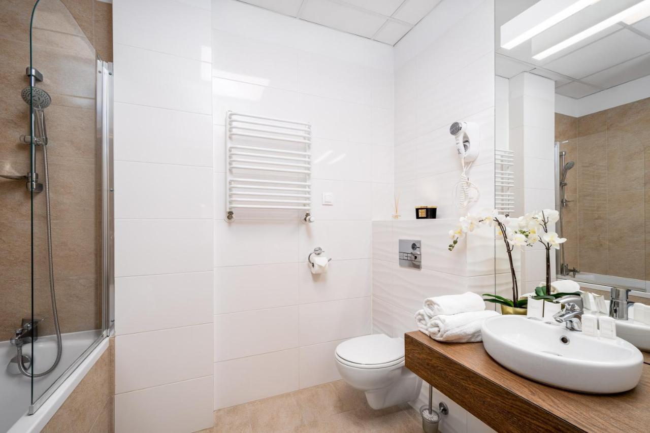 Varsovla Apartments Luaran gambar
