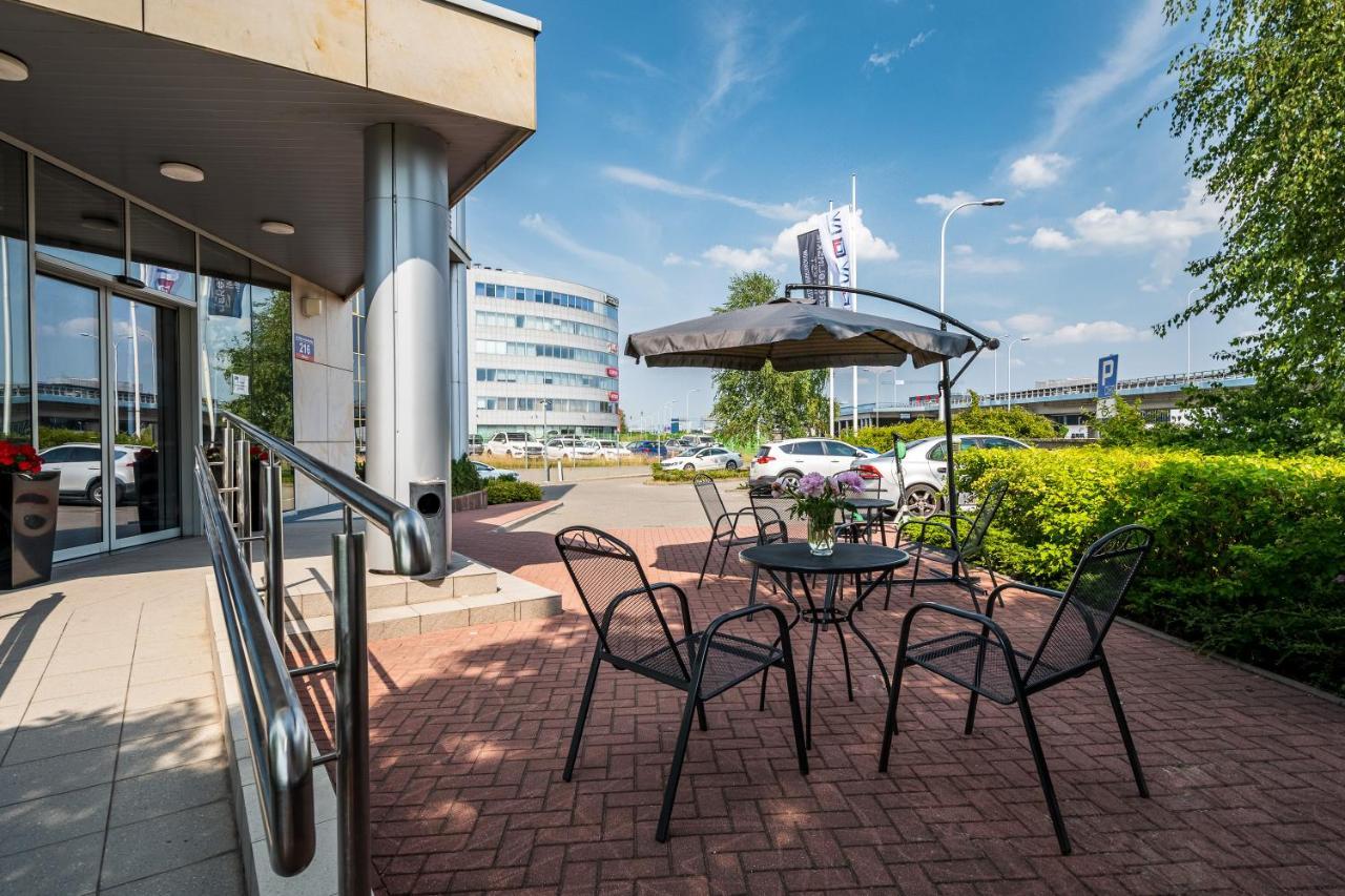 Varsovla Apartments Luaran gambar