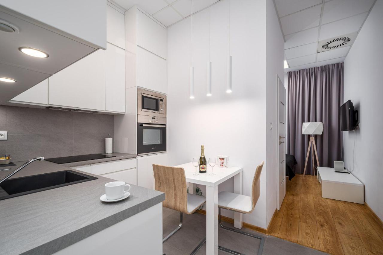 Varsovla Apartments Luaran gambar