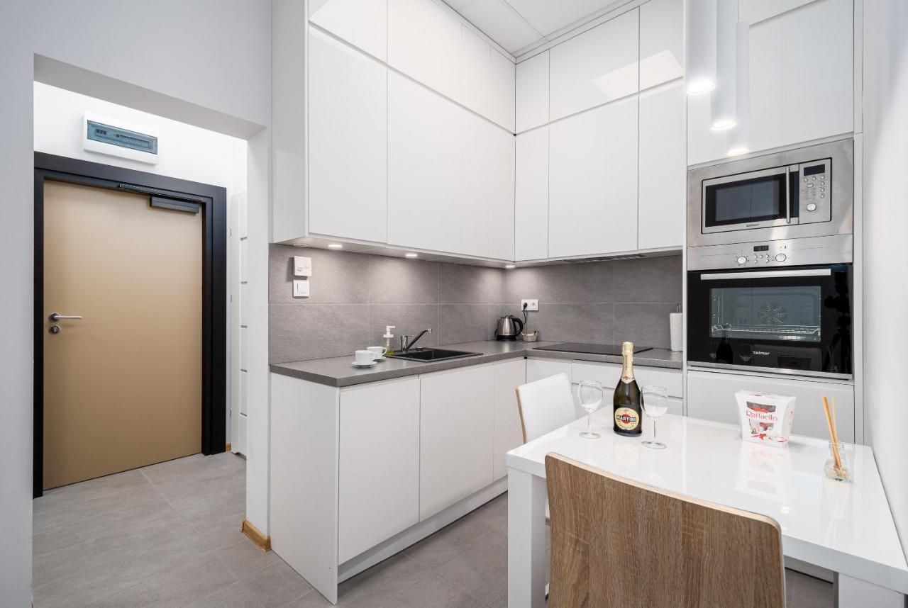 Varsovla Apartments Luaran gambar