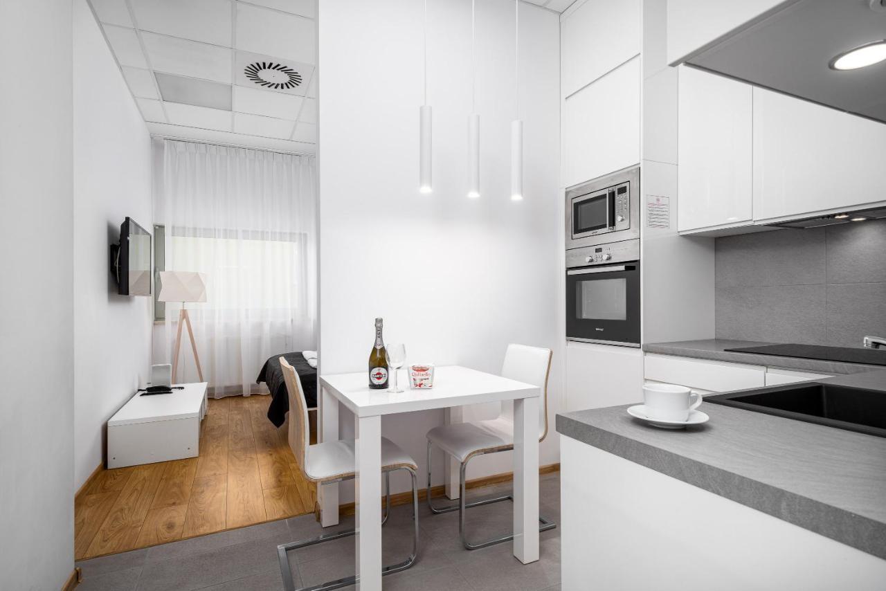 Varsovla Apartments Luaran gambar