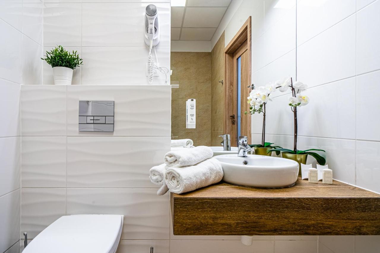 Varsovla Apartments Luaran gambar