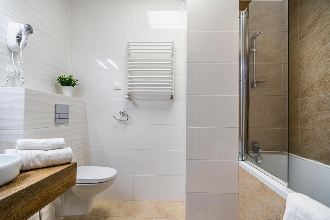 Varsovla Apartments Luaran gambar