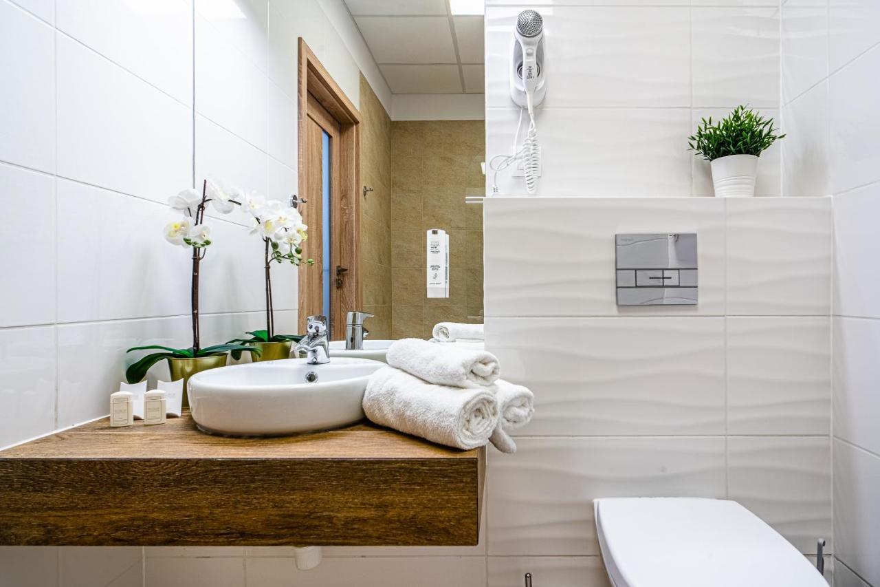 Varsovla Apartments Luaran gambar